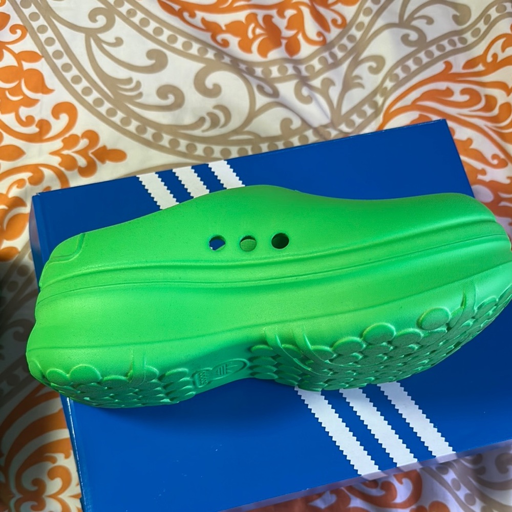 Adidas Women’s Green Mule - Picture 5 of 6